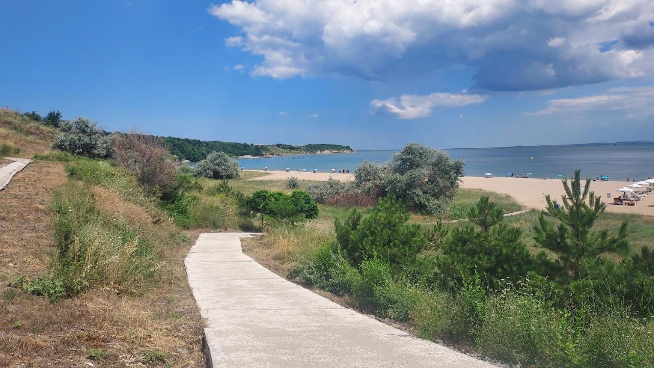 Апартамент Sea Breeze *